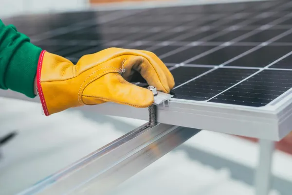 Solpaneler installeras